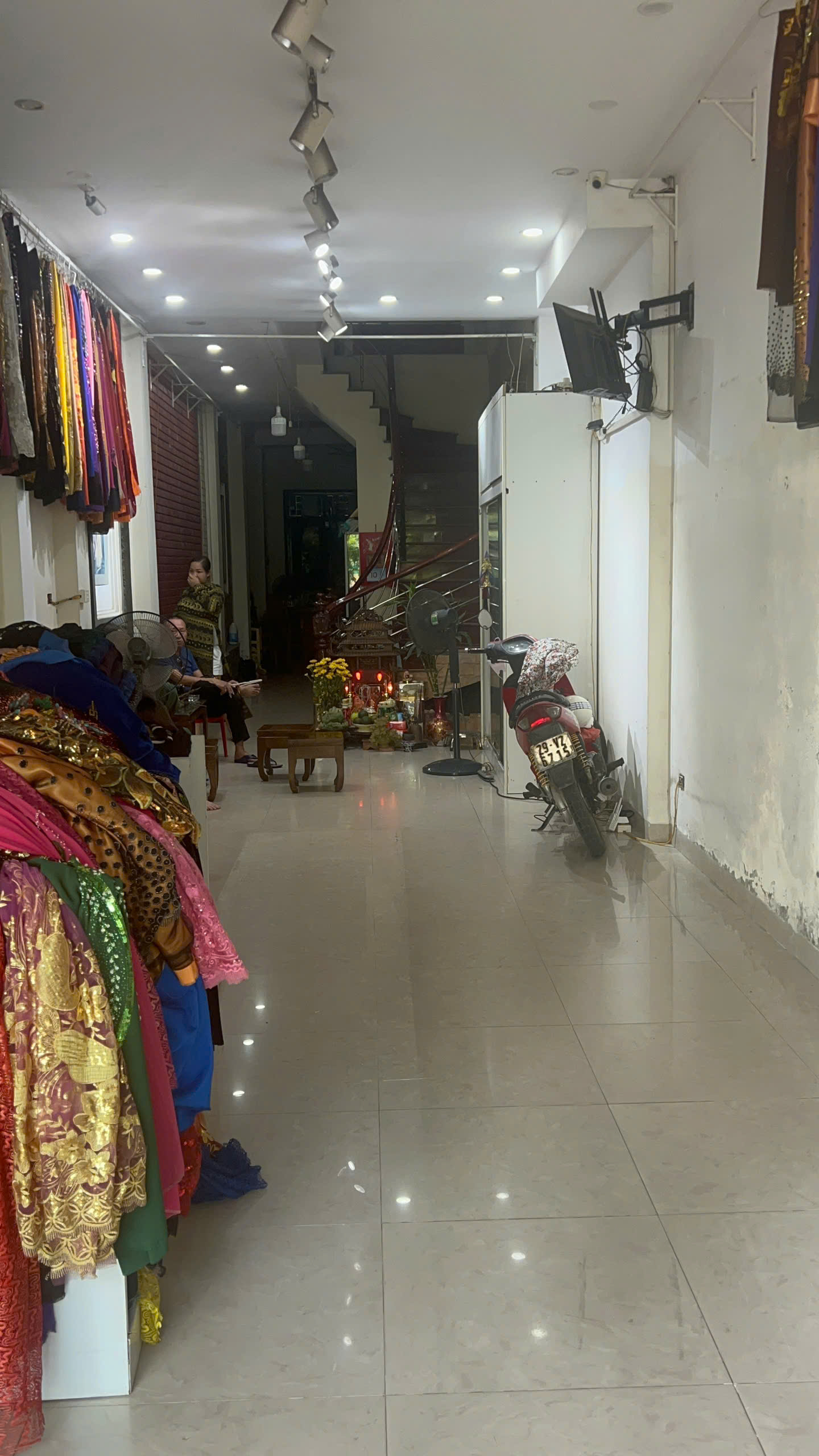 Cho thuê nhà mặt phố Vũ Tông Phan, Thanh Xuân, Hà Nội. 50tr/tháng (có thương lượng). 6 tầng, 100m/tầng, 8 ngủ, 6 VS,