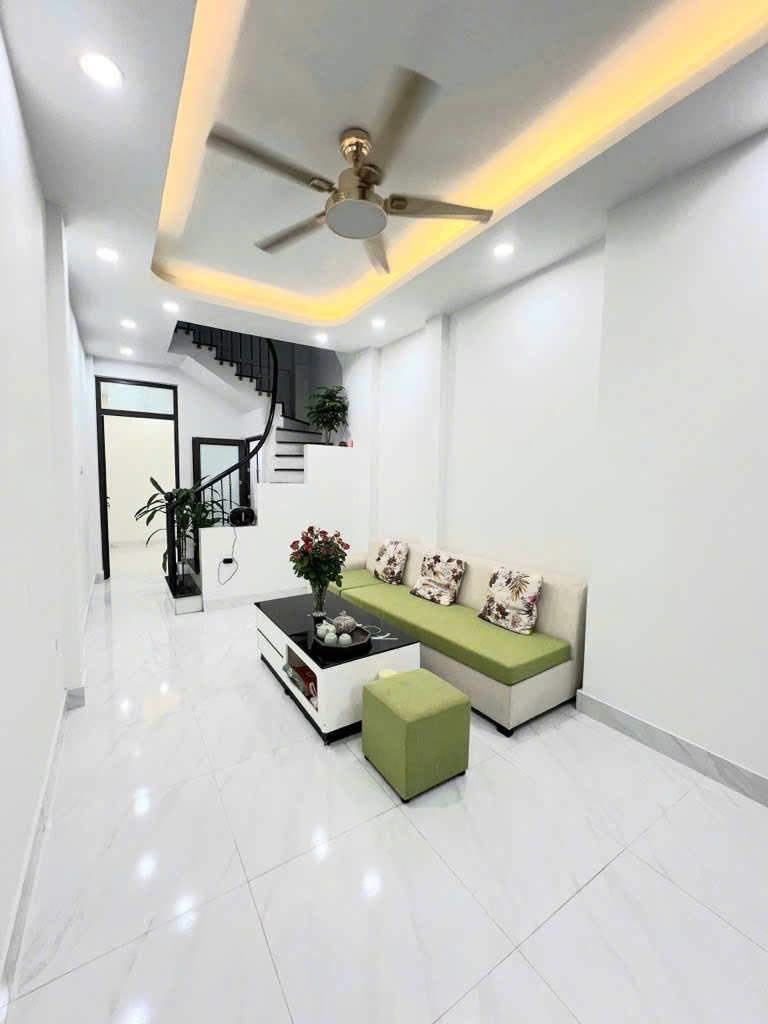 Bán Nhanh Nhà Tân Mai Ô Tô Đỗ Cửa 45m 2 Tầng 3 Ngủ 4.48 Tỷ Sổ Đỏ Riêng