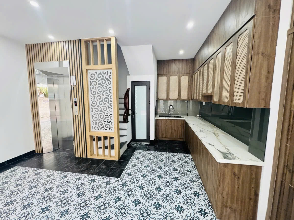 NHÀ ĐẸP MỚI Ô TÔ VÀO NHÀ Phố Trường Lâm 40m2 X 6 tầng,mặt tiền 5m, 9.2 tỷ Long Biên.