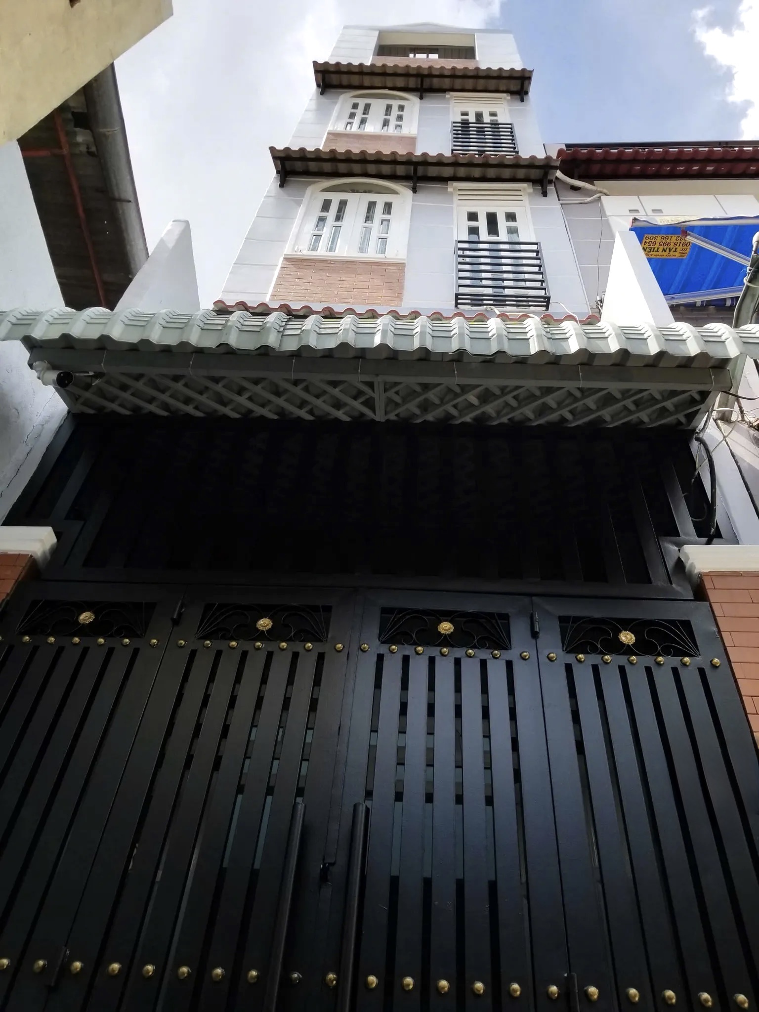 Quận 4 – Nhà 3 Lầu, Sân Thượng – Siêu Vị Trí – Xe Hơi Đến Tận Nhà - Chỉ 5 Tỷ