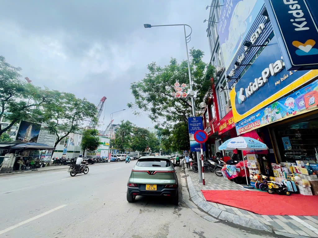 Siêu hót Nhà Tây Hồ Chính chủ 2 bác có tuổi muốn bán nhà mộc nguyên căn 32m, MT.3.6, 4 tầng, oto nhỏ đỗ cửa.