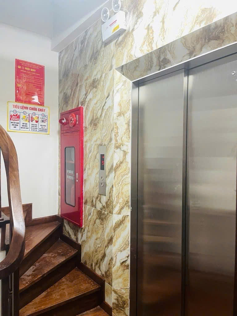 Siêu hót Nhà Tây Hồ 48m, tận 8 tầng, thang máy vù vù, có gara oto!