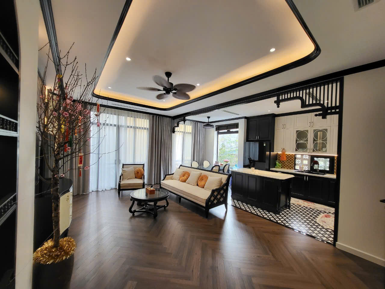 SIÊU PHẨM BỒ ĐỀ - LONG BIÊN - PHONG CÁCH INDOCHINA - Ô TÔ VÀO NHÀ • Diện tích: 64m², 5 tầng • Mặt tiền: 7m