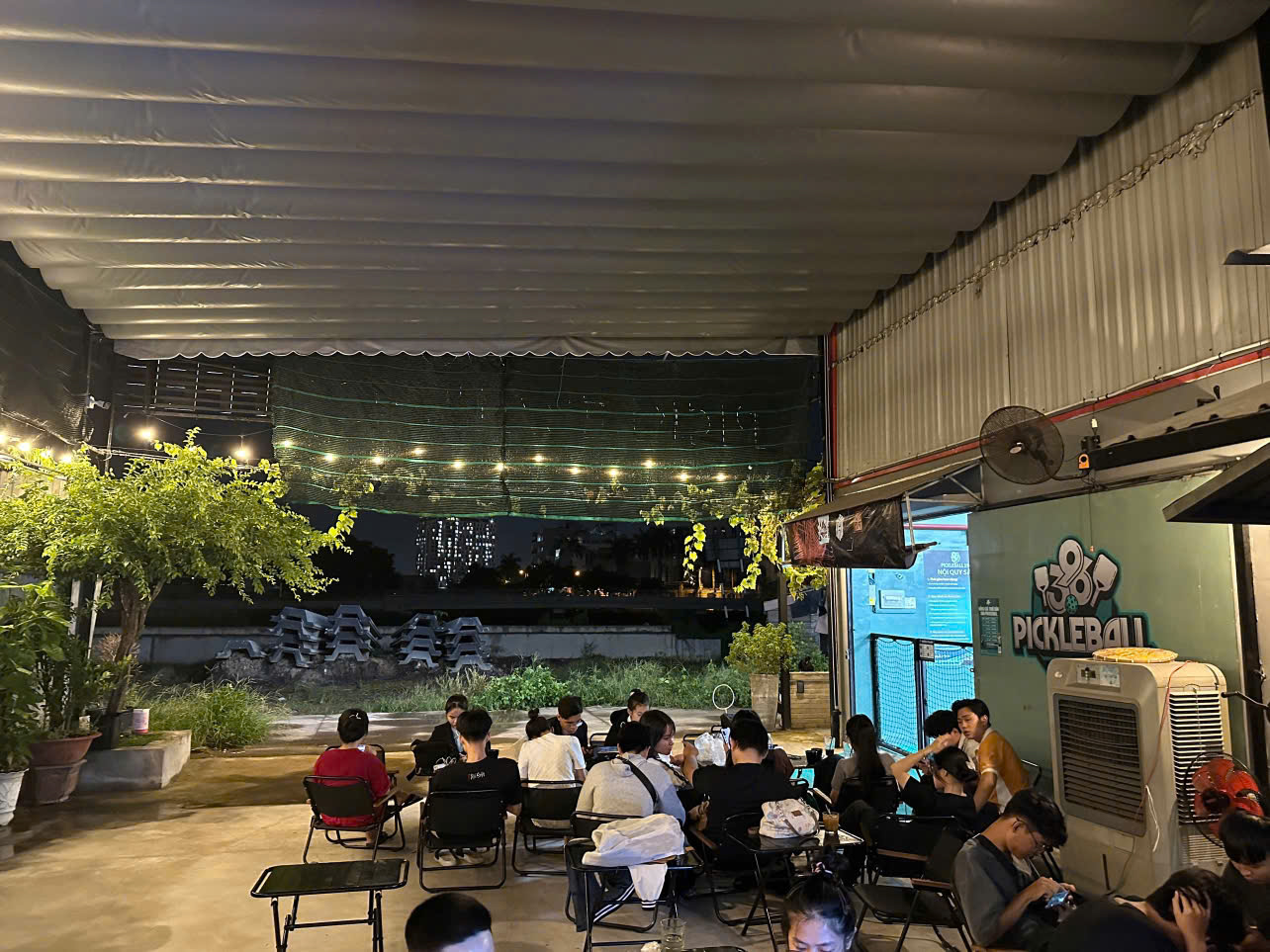 Sang quán cafe +3 sân Pickleball ngay bờ kè Gò Vấp.