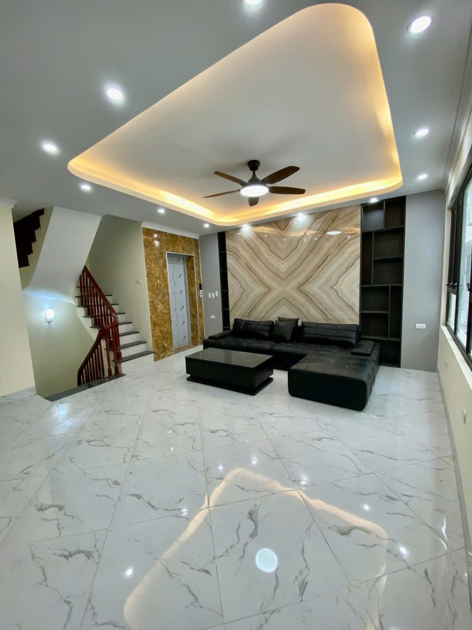 BÁN NHÀ ĐẸP BỒ ĐỀ - LONG BIÊN - 2 THOÁNH VĨNH VIỄN - XE OTO ĐỖ CÁCH NHÀ 10m - THANG MÁY - GẦN HỒ - TIỆN ÍCH BẠT NGÀN