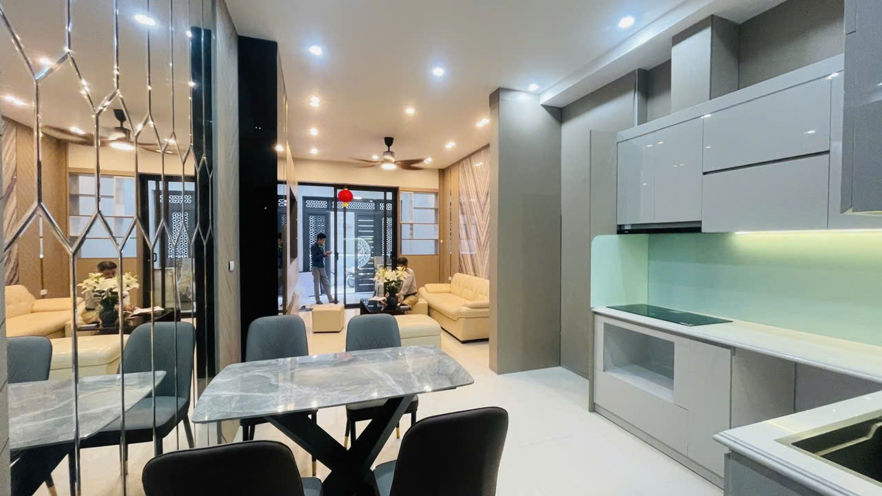 CẦN BÁN GẤP NHÀ BỒ ĐỀ – 5 TẦNG THANG MÁY – FULL NỘI THẤT LUXURY Bồ Đề 53m², MT 3.8m, 5T, giá 12.5 tỷ – Long Biên