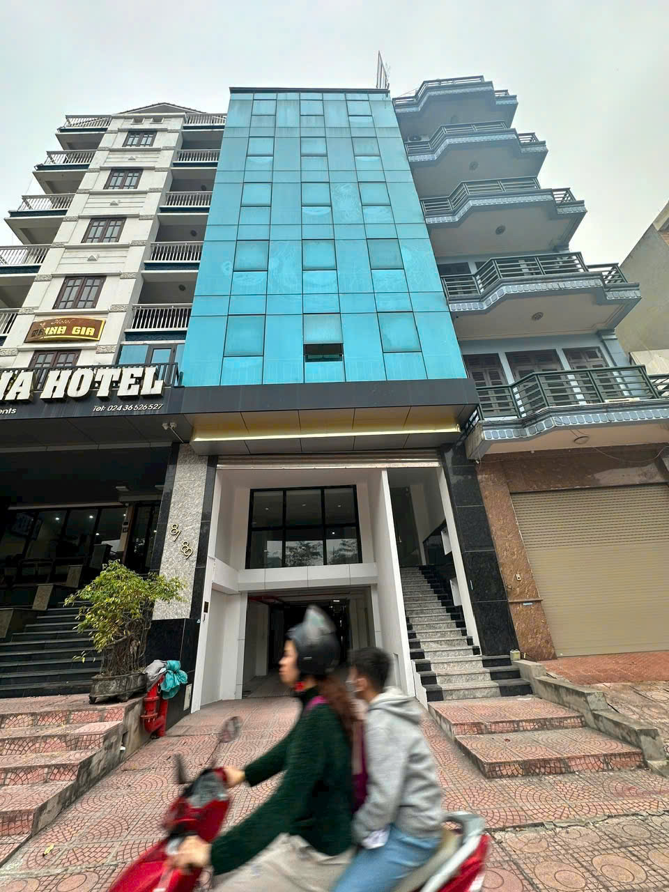 Tòa nhà văn phòng bên mình còn các sàn trống làm văn phòng 150m² giá 20triệu/th