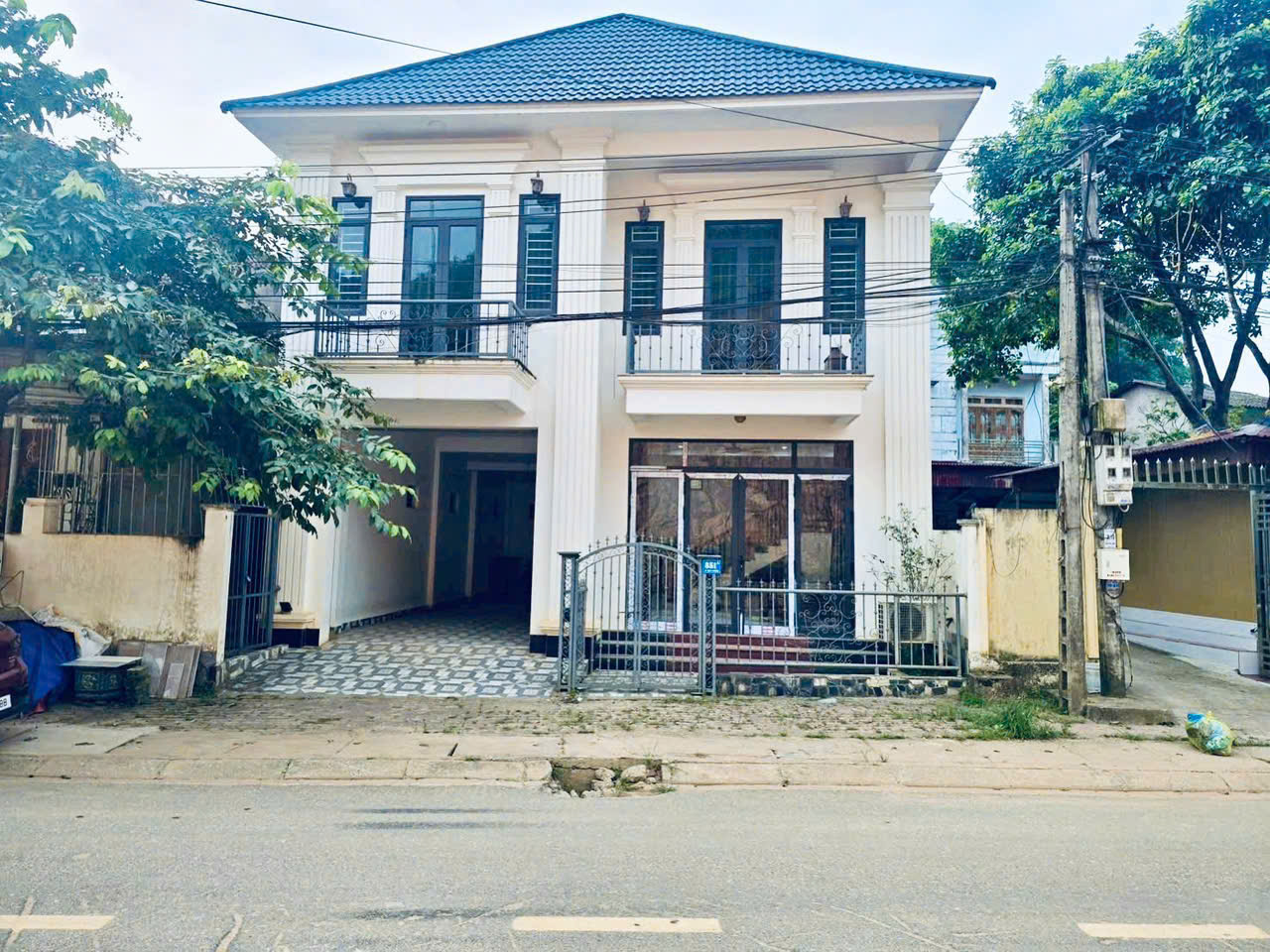 BÁN NHÀ 2 TẦNG SIÊU ĐẸP-MÁI NHẬT HIỆN ĐẠI SỐ 351A ĐƯỜNG BẢO LƯƠNG- P.YÊN NINH -TP.YÊN BÁ I- T. YÊN BÁI