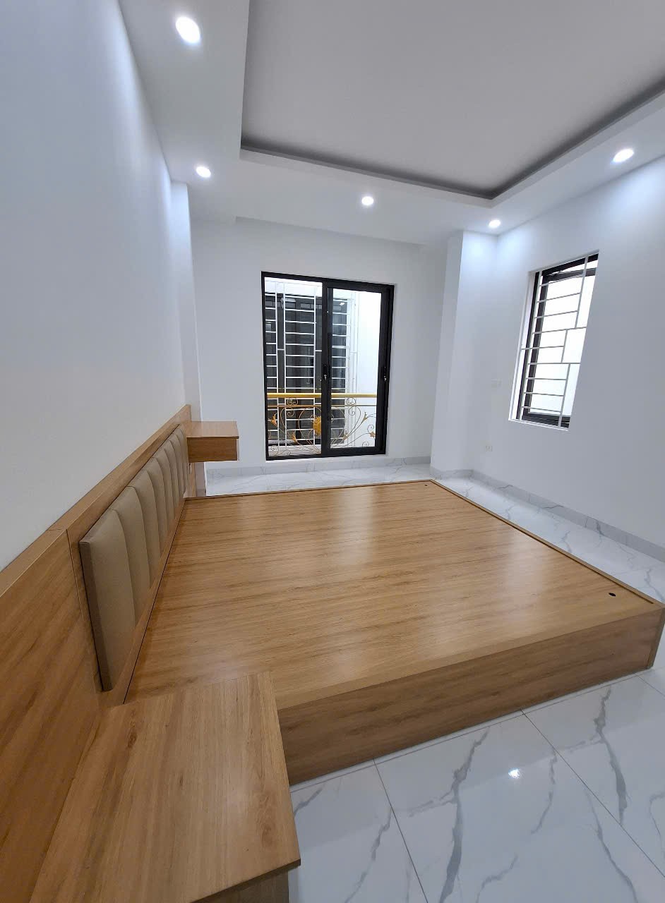 NHÀ VỊ TRÍ ĐẸP - GIÁ ƯU ĐÃI Chính Chủ cần tiền bán gấp nhà xây mới lô góc 2 mặt thoáng tại La Khê