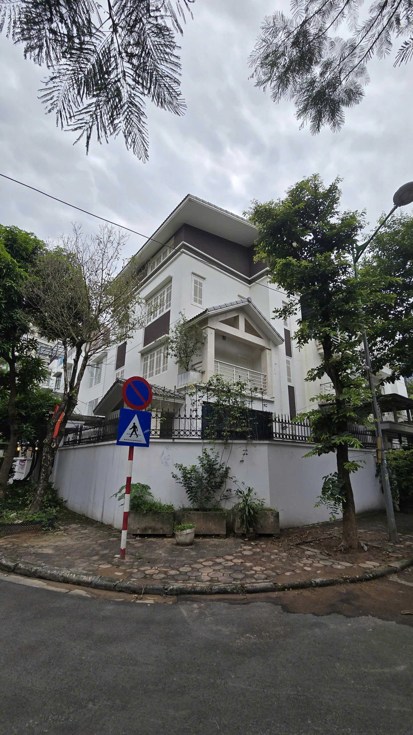 Biệt thự cho thuê nằm trong Khu đô thị mới Phùng Khoang, Tố Hữu, Trung Văn, Nam Từ Liêm, Hà Nội