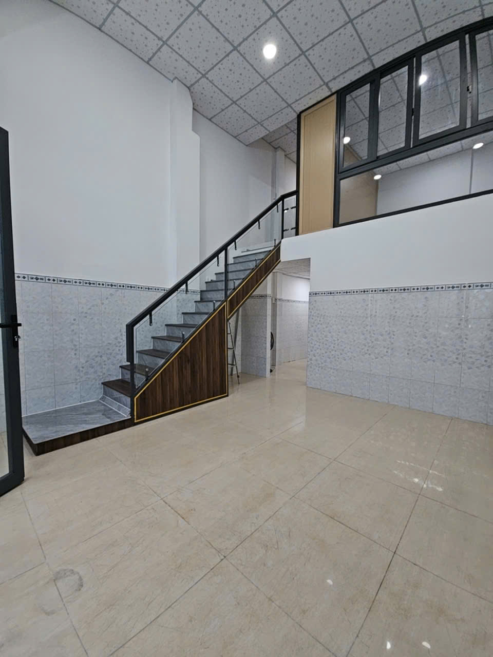 Sát mặt tiền Trung Tâm Q4 NGANG 4.6 DÀI 12 CÓ 5 TỶ