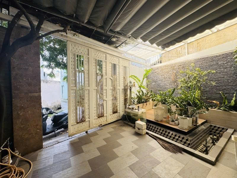 Bán nhà Thủ Đức, Linh Xuân, hẻm đường Số 8, 82m2, 4 tầng, 4PN, SH, 4.85 tỷ - LH: 0933125879