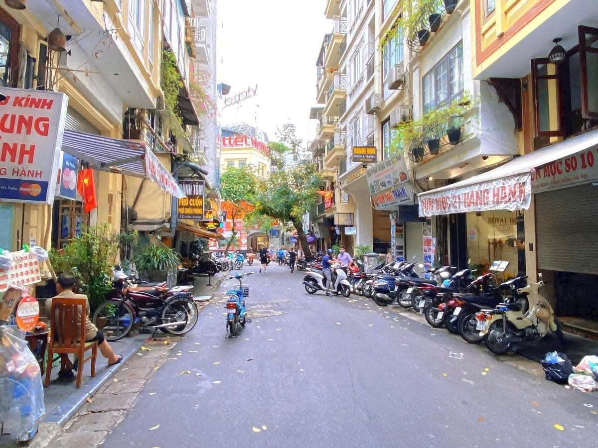 MẶT PHỐ PHỐ CỔ HÀNG HÀNH - SIÊU PHẨM LUÔN TÒA NHÀ APARTMENT 10 TẦNG - THANG MÁY HIỆN ĐẠI - 2 MẶT THOÁNG. - VỚI