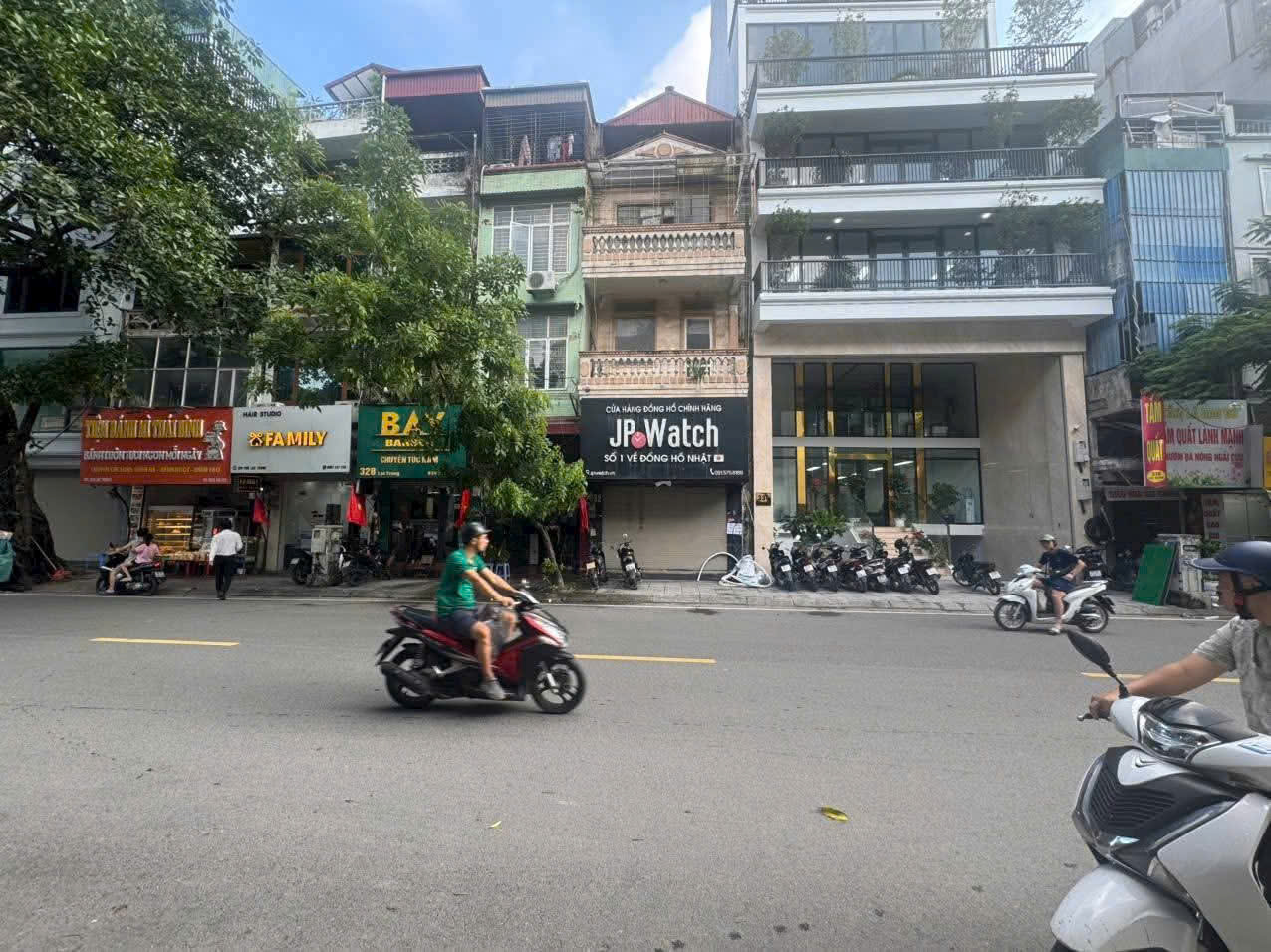 BÁN ĐẤT ĐẸP NGỰ TẠI NGAY PHỐ LẠC TRUNG – HAI BÀ TRƯNG, HÀ NỘI Diện tích: 46/60m2. NHÀ 4 TẦNG MẶT TIỀN RỘNG ĐÃ HẠ CHÀO