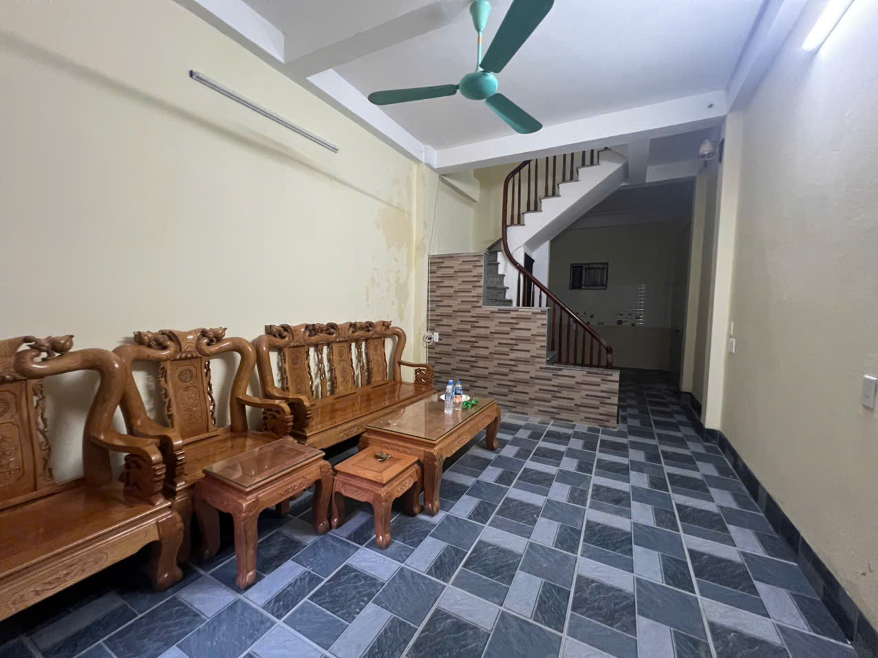 Nhà 35m² gần Nhổn, 4 ngủ, oto cách 100, chỉ hơn 5 tỷ.