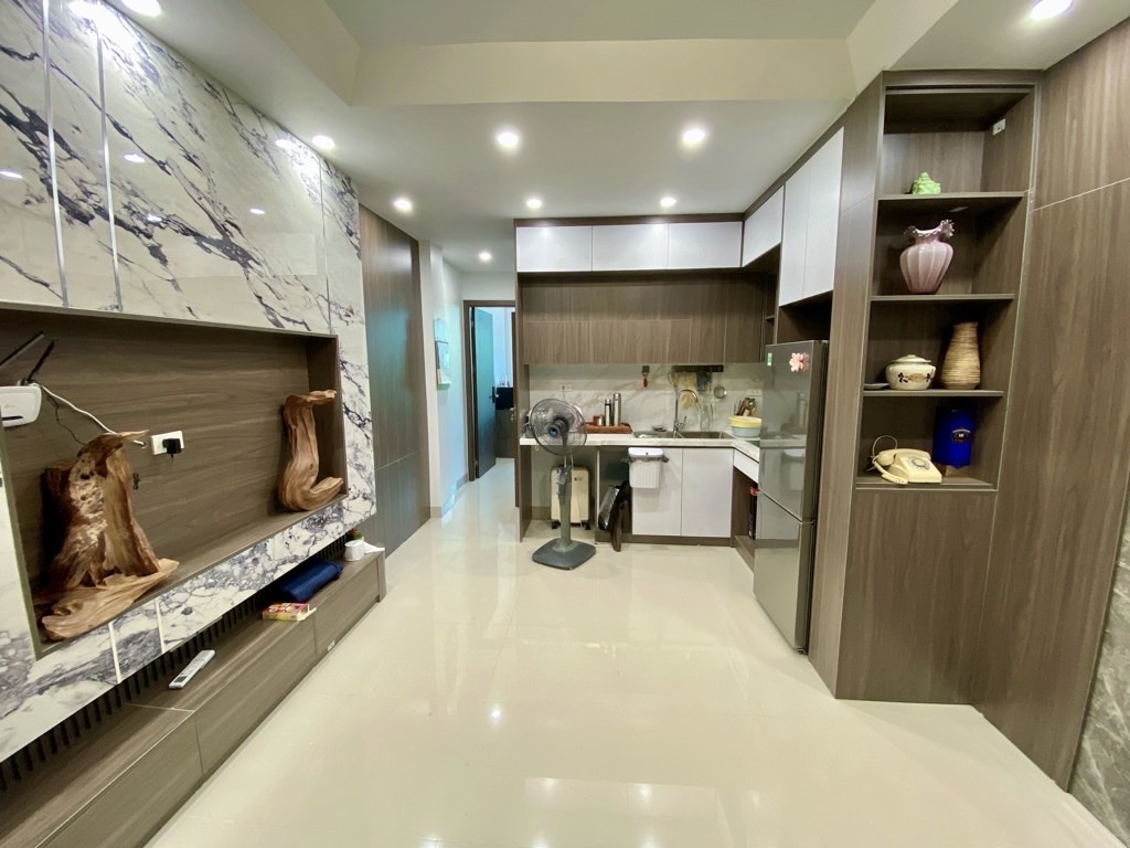 HOÀNG QUỐC VIỆT-DT40M x 6 TẦNG THANG MÁY-10,8 TỶ-SAU QUY HOẠCH RA MẶT ĐƯỜNG