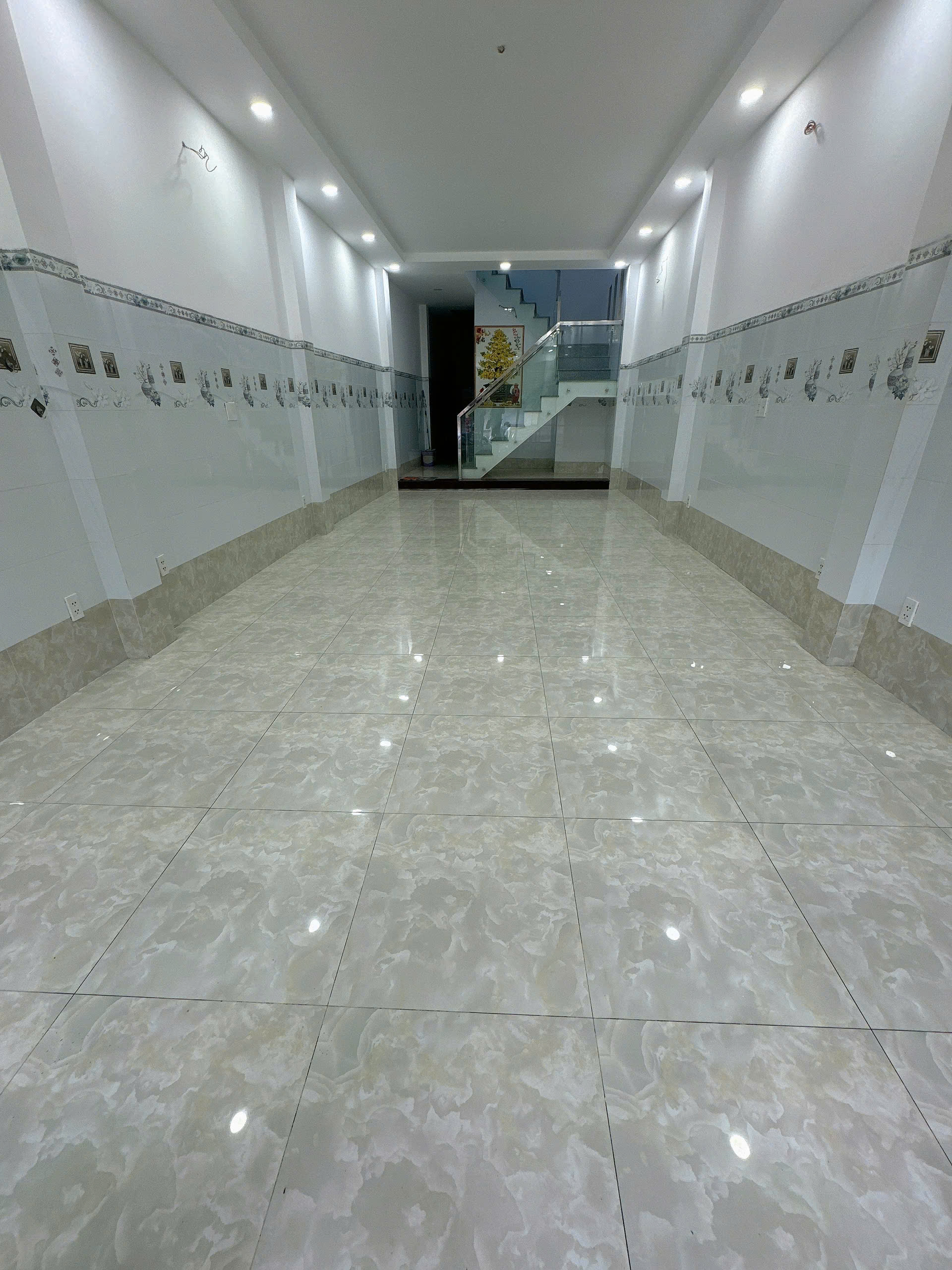 Cho thuê nhà 1 trệt 1 lầu mặt tiền Nguyễn Văn Tư,TP Bến Tre