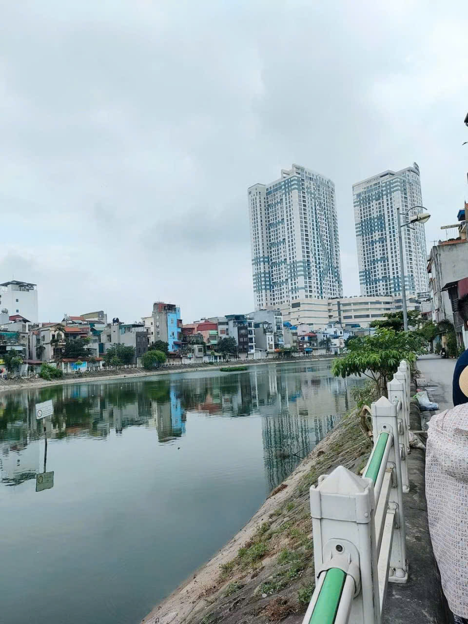 Bán nhà 3 tầng, mặt view hồ Tai Trâu, Ngọc Lâm, kinh doanh, dòng tiền