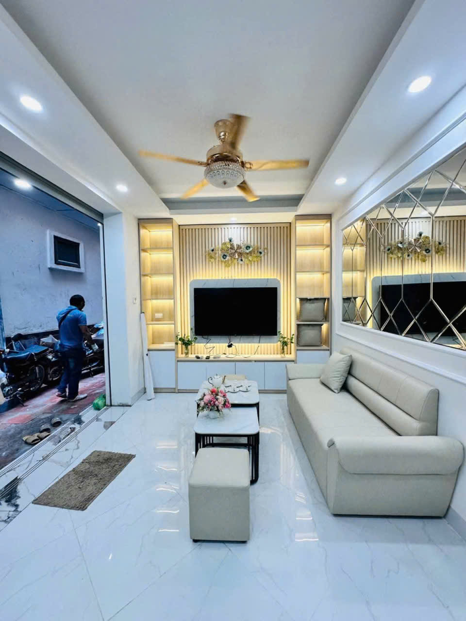 NHÀ ĐẸP HIẾM TT CẦU GIẤY - VÀI BƯỚC CHÂN RA GA TÀU - 20M OTO 28m, 5 tầng, mt 6.5m, giá 7.5 tỷ