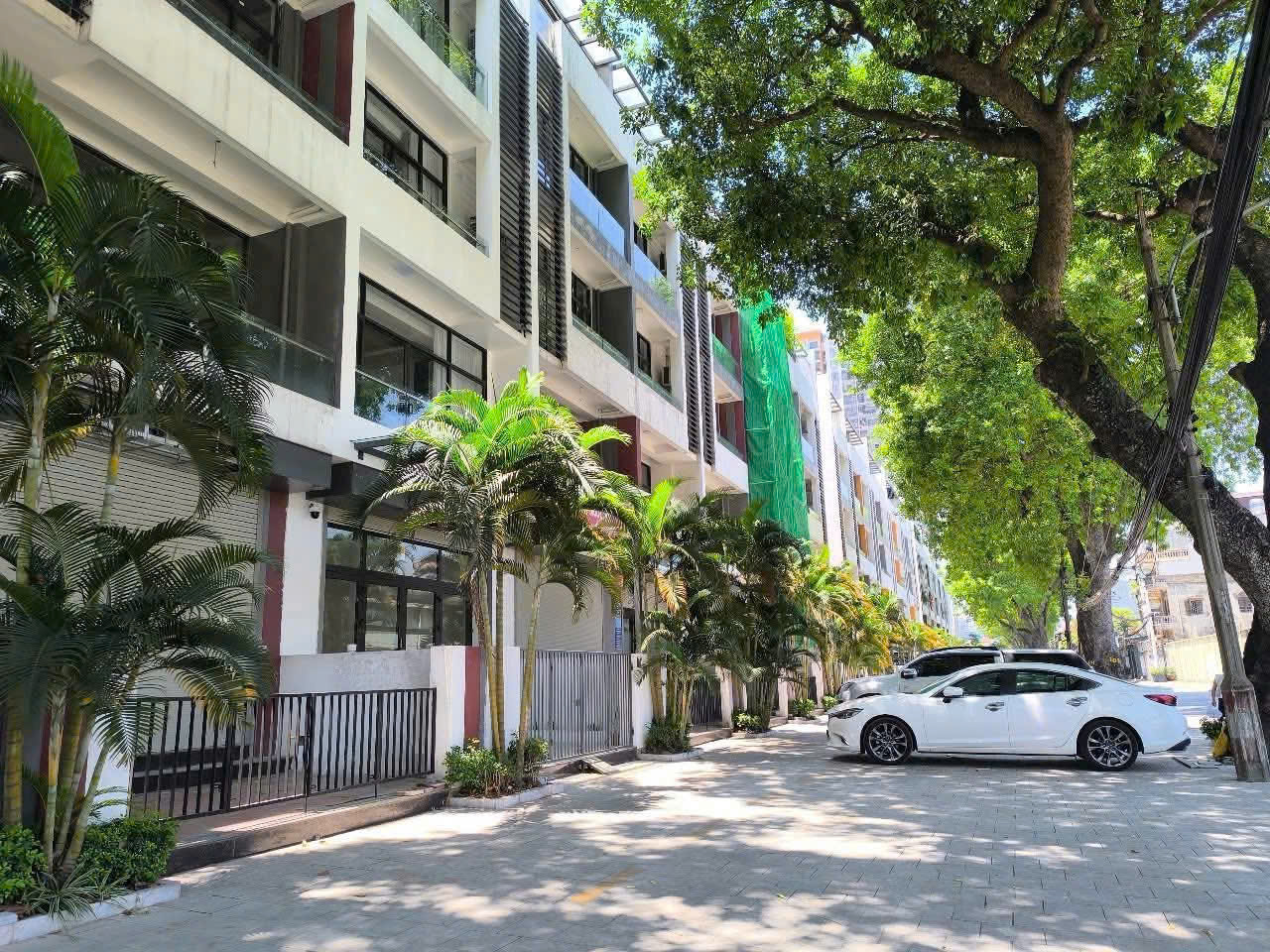 SIÊU PHẨM CỰC ĐẸP NHƯ KHÁCH SẠN 5 SAO . NẰM TRÊN MẶT PHỐ HÀM LONG HIẾM CỰC HIẾM NHÀ BÁN ĐÃ HẠ CHÀO