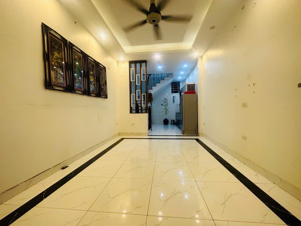 Bán nhà đẹp Thượng Thanh Long Biên - 35m 5 tầng nhỉnh 5tỷ ( Thương lượng)