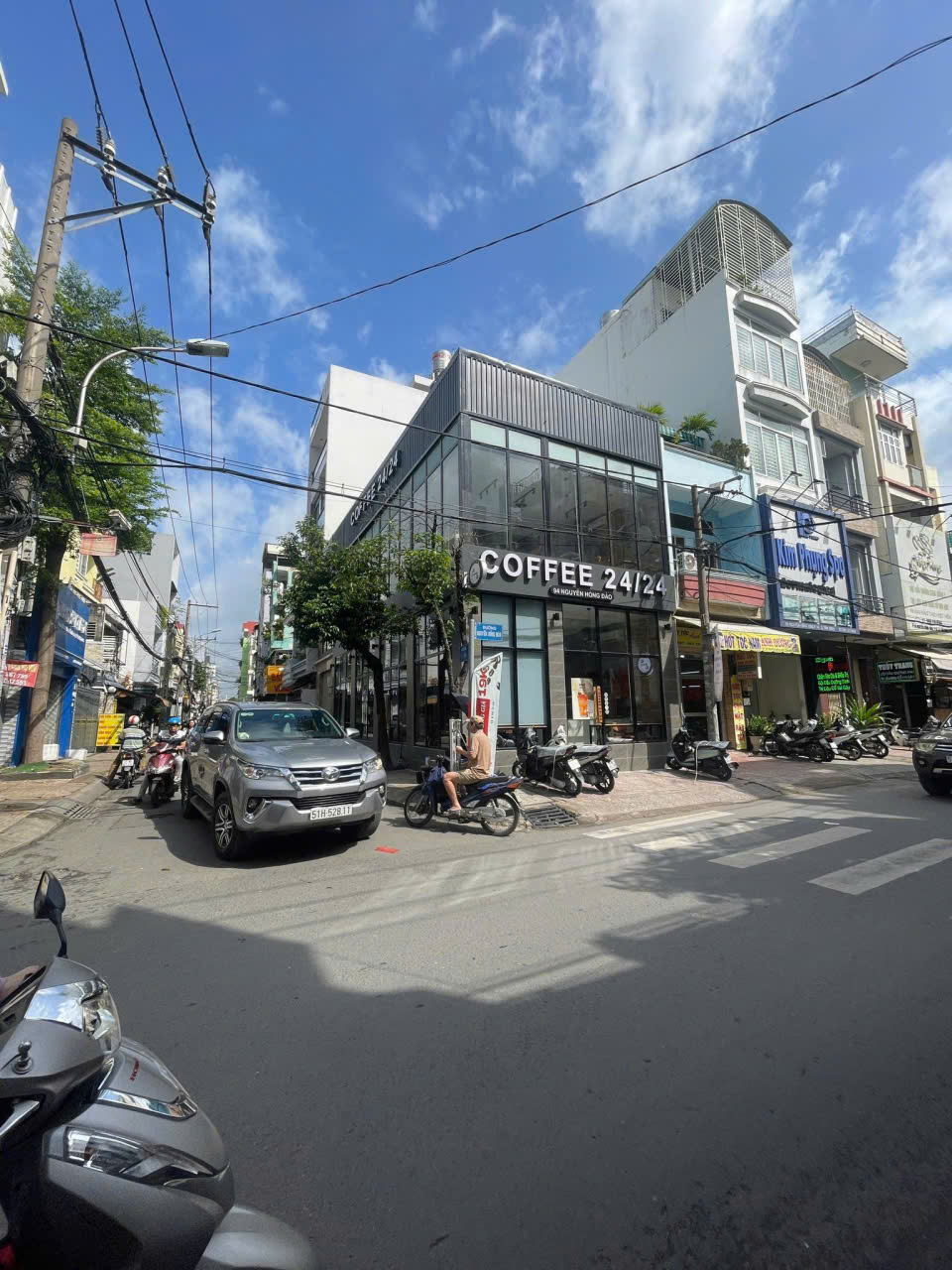 Chính Chủ Bán Mặt Tiền Nguyễn Hồng Đào, P.14, Tân Bình. DT: (5.9x12.5m), Giá Tốt 22 Tỷ. Tell: O981.699.932