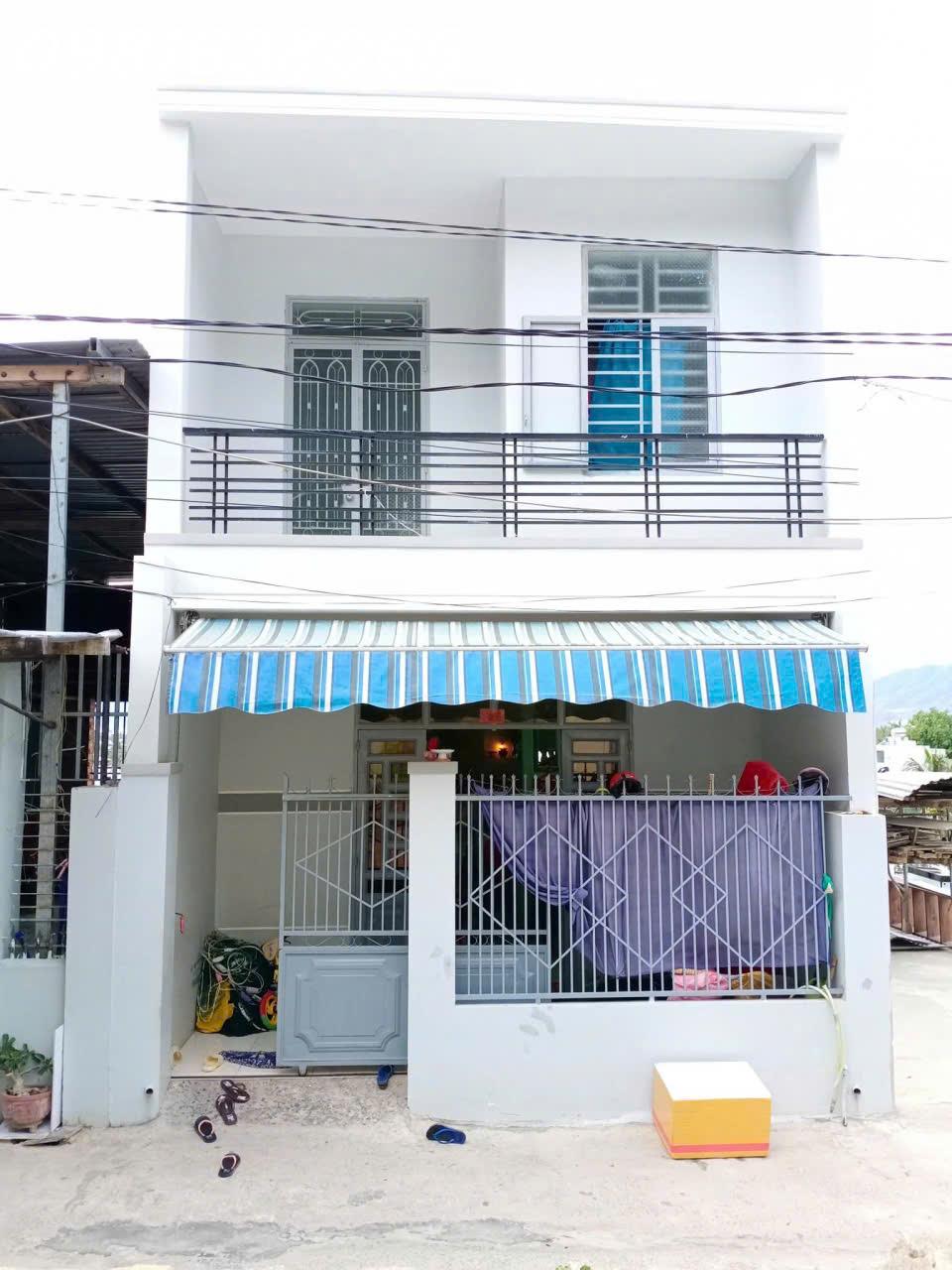 Bán Nhà 2 Tầng Cách Đường Ngô Đến 300m, Cách Đường 2/4 1km, Diện tích 50 m2 Giấy tờ tay có phường xác nhận nhà ở