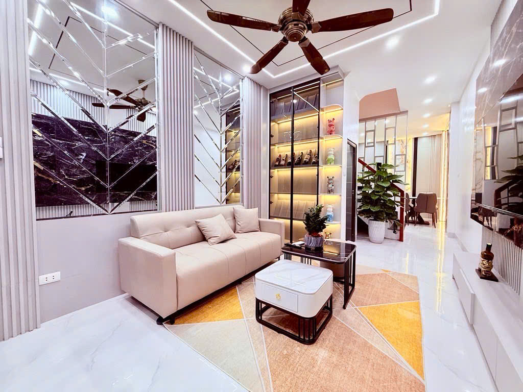 Bán nhà Nguyễn Phong Sắc – 63m2, 6T, MT 5.2m, phân lô, TM, 21 tỷ