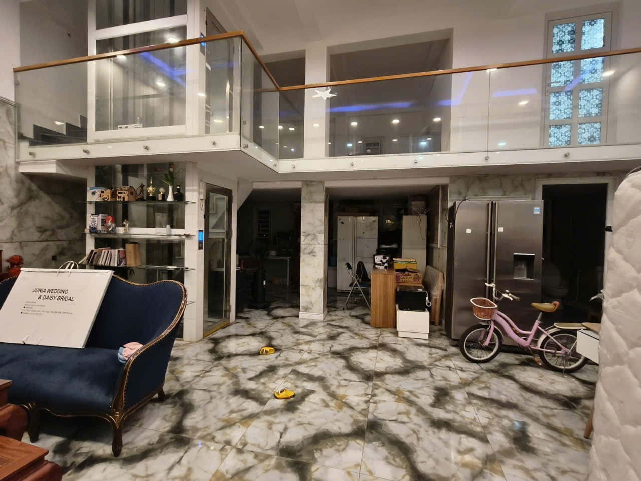 VIP TRƯỜNG THỌ - THANG MÁY SỊN SÒ- HẺM 7 CHỖ. OTO NGỦ TRONG SÂN. NHÀ XÂY 4 TẦNG, HOÀN CÔNG CHUẨN CHỈNH. XÁCH VALI VÀO Ở