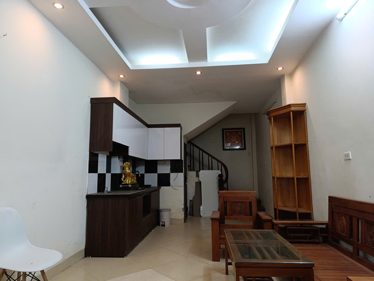 NHÀ ĐẸP CẦU GIẤY - VỊ TRÍ SIÊU ĐẸP - XÂY CỰC CHẮC CHẮN- Võ Chí Công 31 m, 5 tầng, mt 3.5m, 7.5 tỷ