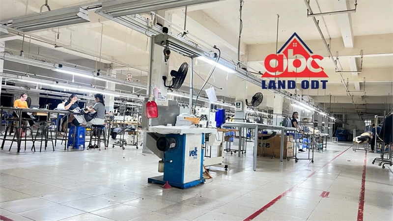 XT506 cho thuê nhà xưởng sản xuất, có đầy đủ máy móc, kết cấu kiên cố giao liền