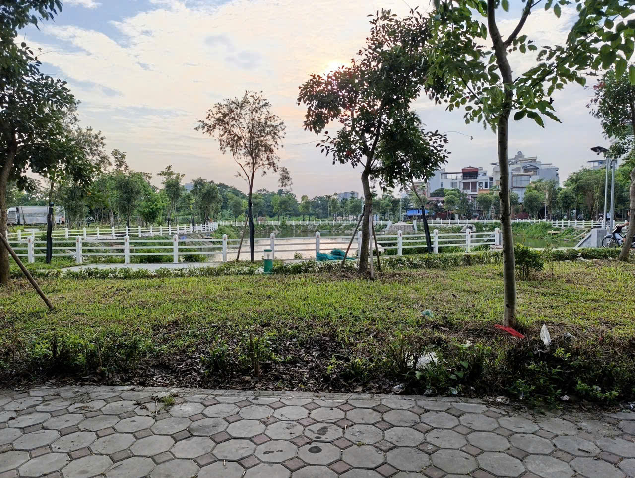 ĐẤT ĐẤU GIÁ THANH AM – 2 MẶT TIỀN – VỈA HÈ 2 BÊN – Ô TÔ TRÁNH Thanh Am, Long Biên – 98m² – MT 4.1m – Giá 15.5 tỷ