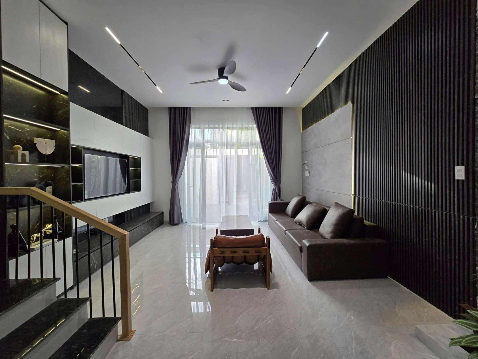 Nhà 3 Tầng Hiện Đại Hòa Xuân – Full Nội Thất Cao Cấp, Giá 8.1 Tỷ