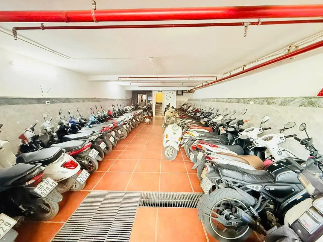 Bán Nhà Mặt Phố Trần Vỹ. Cầu Giấy. Thang Máy. Ô Tô. Vỉa Hè. DT 136m2. MT 6,5m. Giá 88,5 Tỷ.