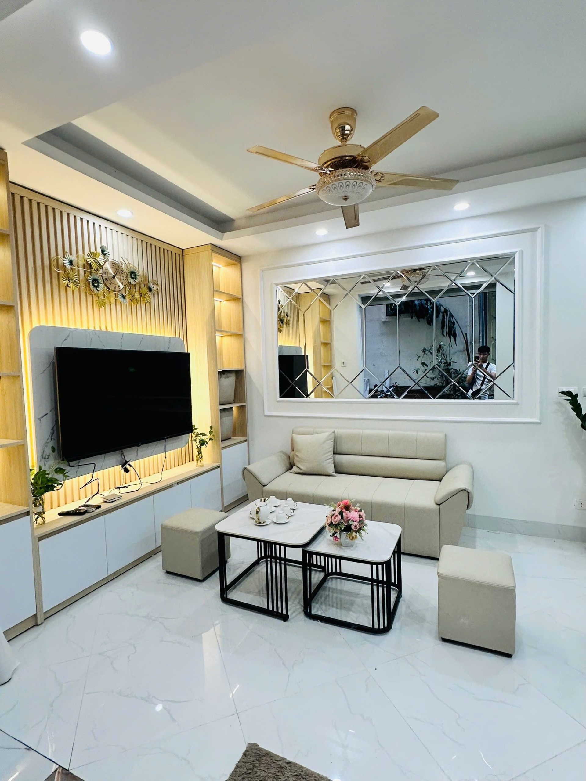 CẦU GIẤY TRUNG TÂM - BA GÁC VÀO TẬN CỬA - 30M² - 5 TẦNG - MẶT TIỀN RỘNG - NHÀ ĐẸP Ở NGAY - 7.5 TỶ