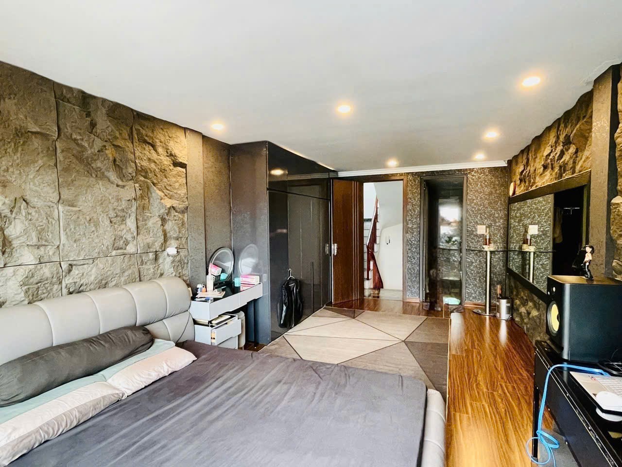 BÁN NHÀ GIANG BIÊN – VIỆT HƯNG – 6 TẦNG MỚI – Ô TÔ ĐỖ CỔNG – CÁCH PHỐ 10M - 7 TỶ 900