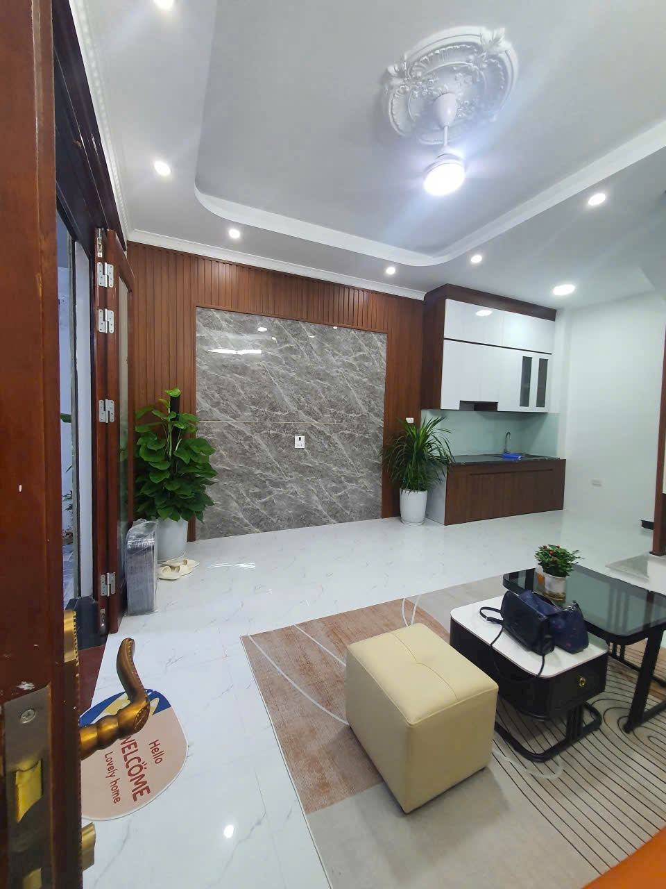 PHẢI CHUYỂN VỀ QUÊ, EM TRAI MÌNH CẦN BÁN CĂN NHÀ ĐẸP THẠCH BÀN, LONG BIÊN