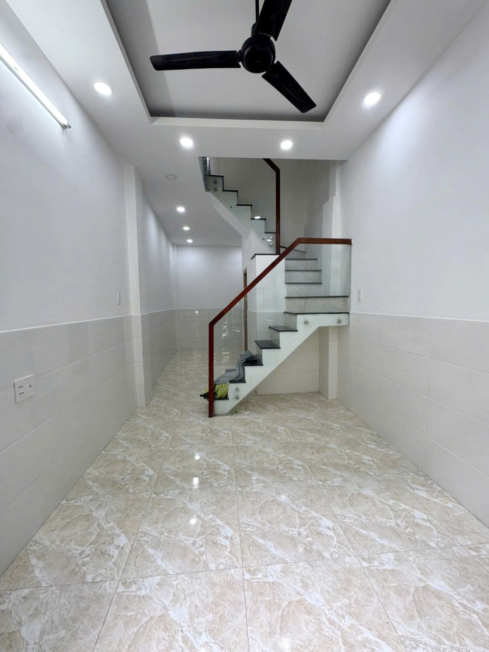 Nhà mới xây 3 tầng gần cầu Chánh Hưng P9 Q8 Giá 4,186 tỷ bớt lộc