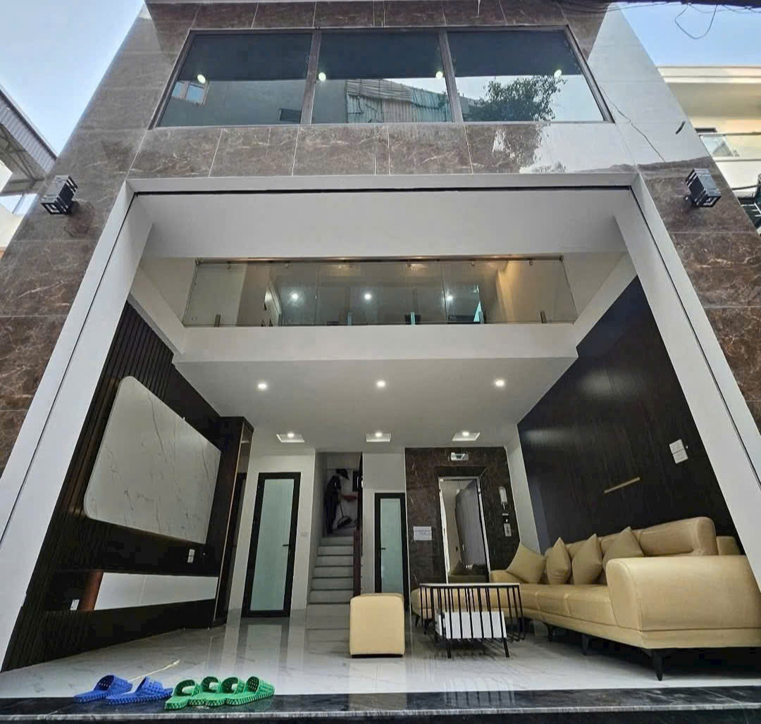 NHÀ ĐẸP - GIÁ TỐT - Vị Trí Đắc Địa Tại HOÀNG QUỐC VIỆT, HÀ NỘI