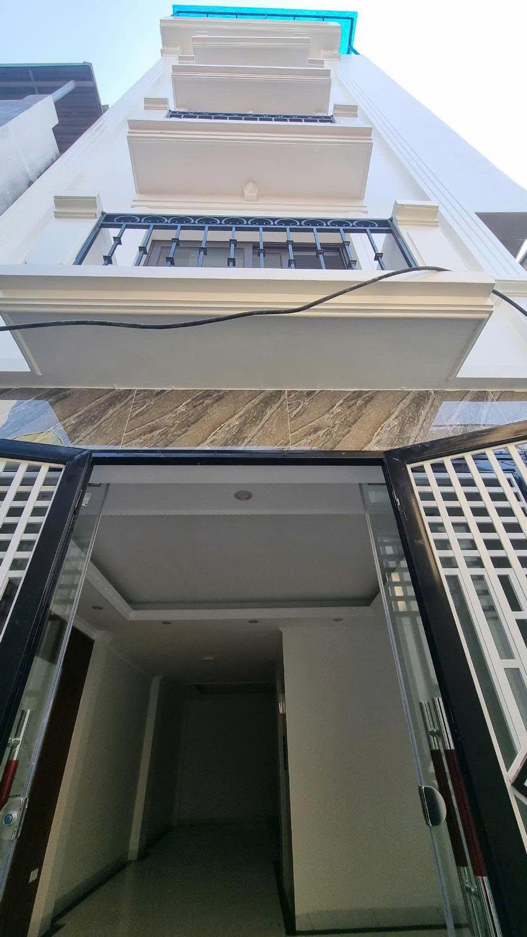 Cực rẻ chỉ 12 tỷ có nhà 7 tầng thang máy Võ Chí Công, Cầu Giấy ngõ rộng sát phố,, DT 62m2 MT 6m