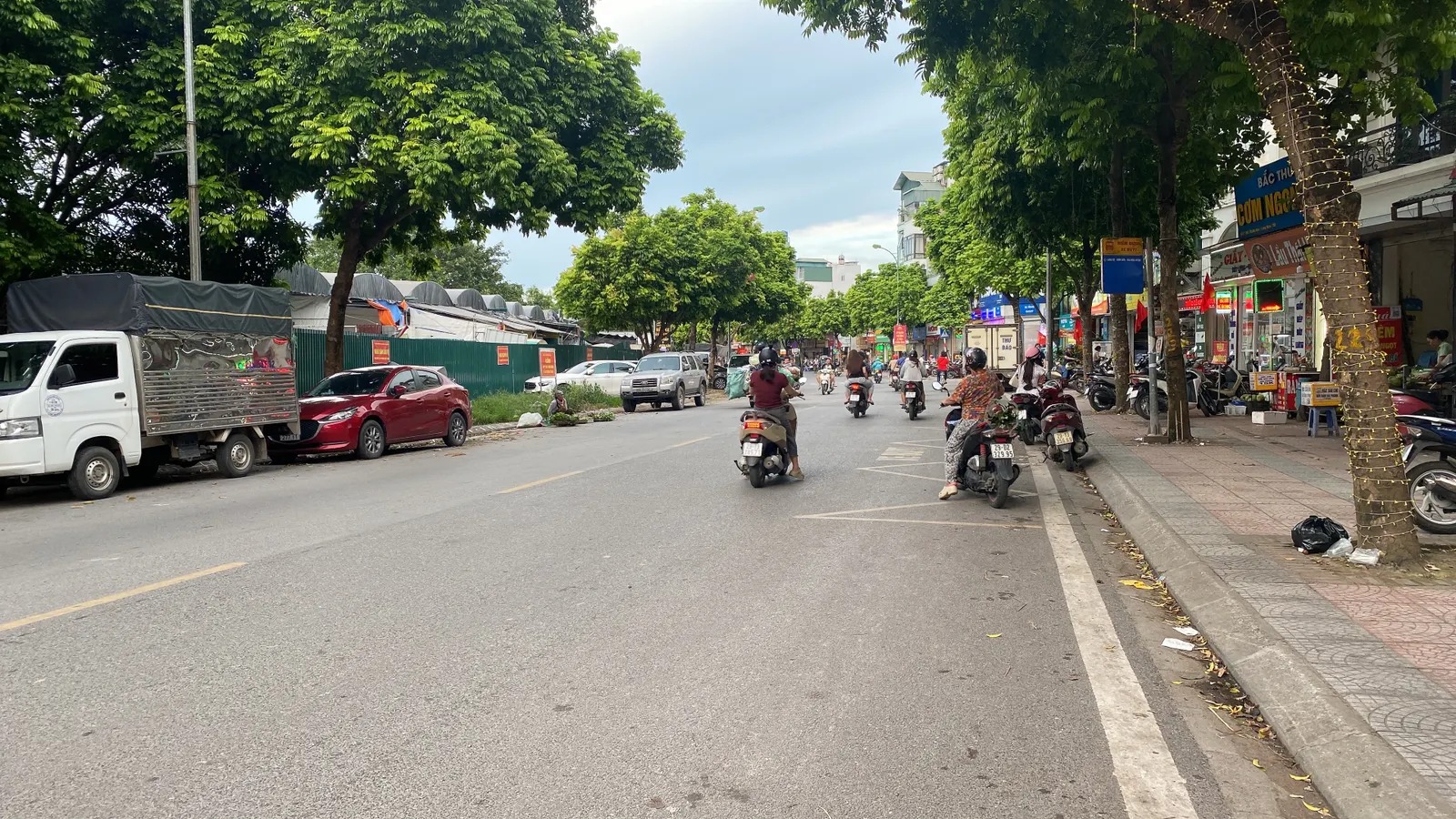 Đất vàng trung tâm Thạch Bàn Long Biên 200m2, mặt tiền khủng 14m 30 tỷ ô tô vào đất
