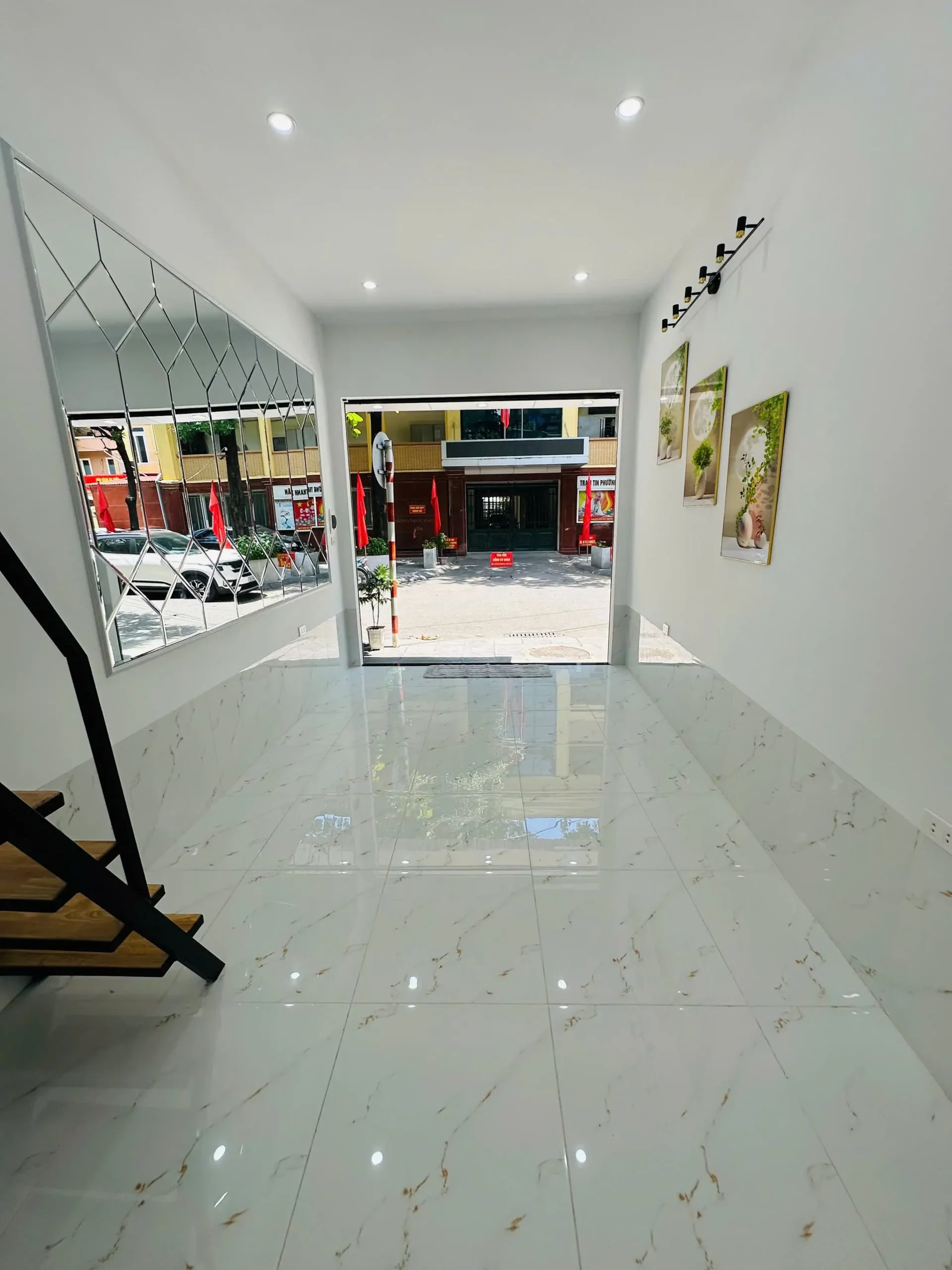 KINH DOANH ĐỈNH – Ô TÔ TRÁNH – VỈA HÈ RỘNG – NHỈNH 2 TỶ