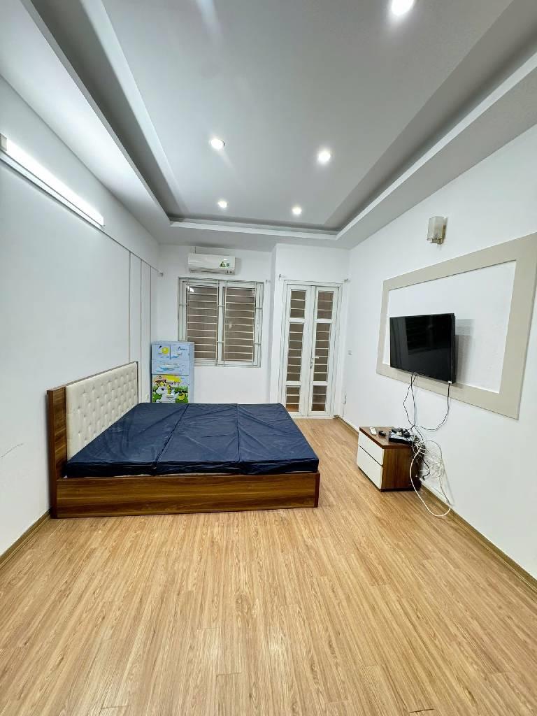 Bán nhà Đông Ngạc 42m2, dân xây 5 tầng, ô tô đỗ cửa, cạnh chợ Kẻ Vẽ