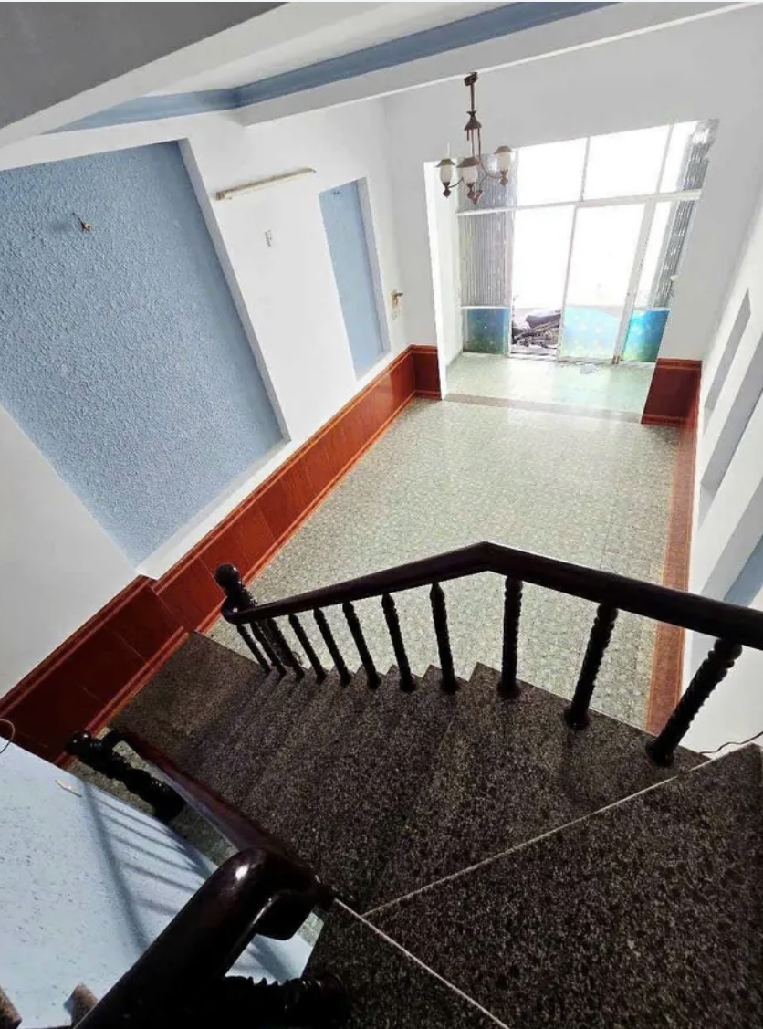 Nhà 2 tầng kiệt oto 5m . Trần Thái Tông . DT:95m