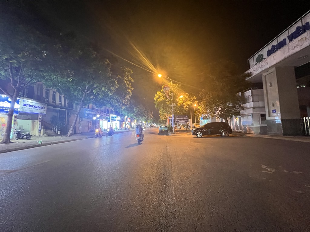 Bán nhà c4 mặt phố Trường Lâm 36m x 6m vỉa hè rộng, kinh doanh chỉ nhỉnh 11 tỷ còn tl. LH 0936123469