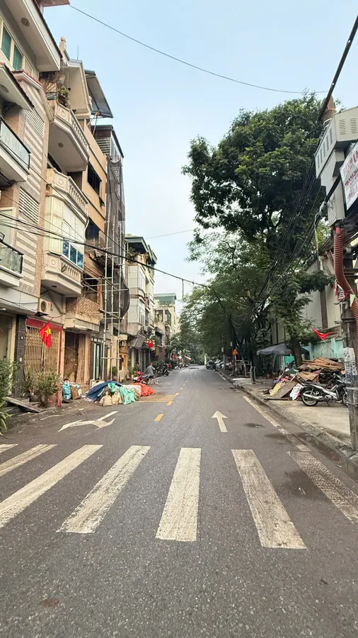 NHÀ MỚI Ô TÔ ĐỖ CỨA Đức Giang 32m2 X 5 tầng 6.5 tỷ Long Biên Hà Nội.