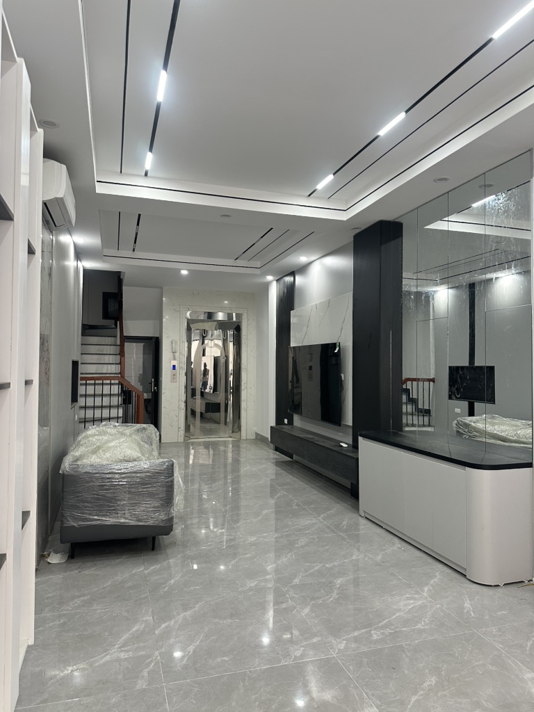 BÁN NHÀ hOÀNG NHƯ TIẾP- LONG BIÊN, 50M, THANG MÁY, MỚI TINH- NHỈNH 12 TỶ( TL)