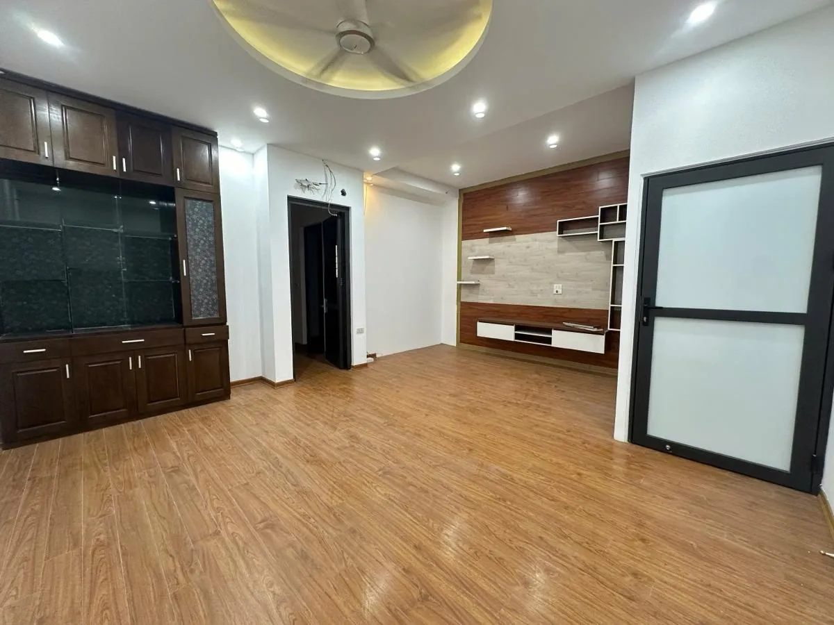 Nhượng lại căn nhà 108m2 x6 tầng, ô tô vào nhà, dân xây chắc chắn, 6 ngủ, giá 21,5 tỷ