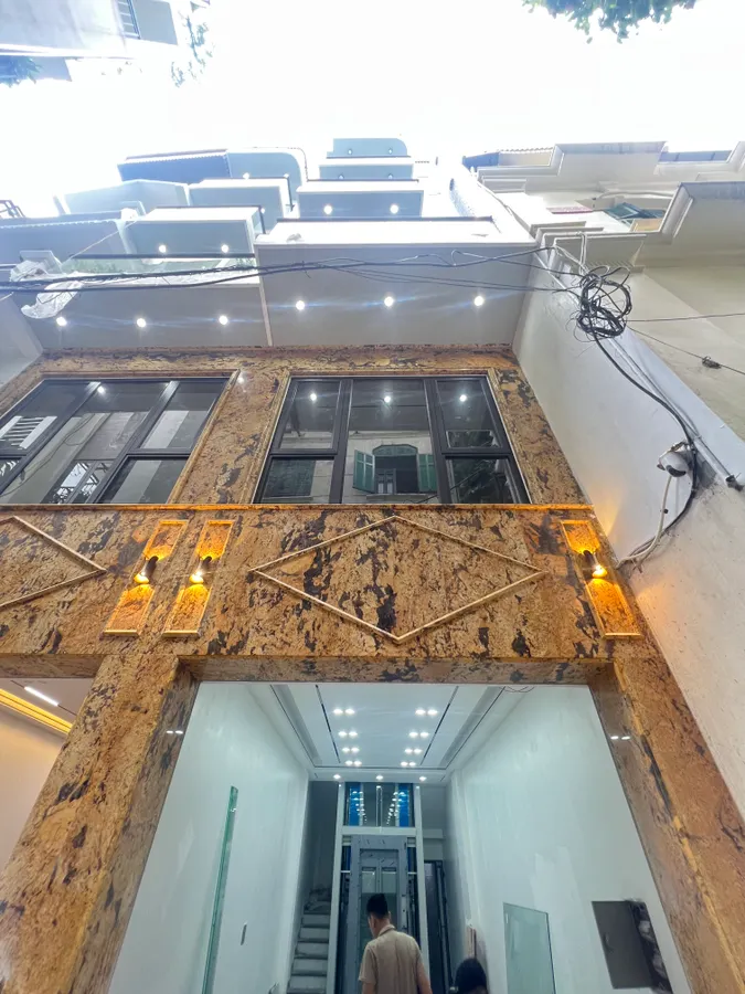 NHÀ MỚI ĐẸP PHỐ Nguyễn Văn Cừ 42m2 X 6 tầng MT 6m, 12.8 tỷ Long Biên-Hà Nội.