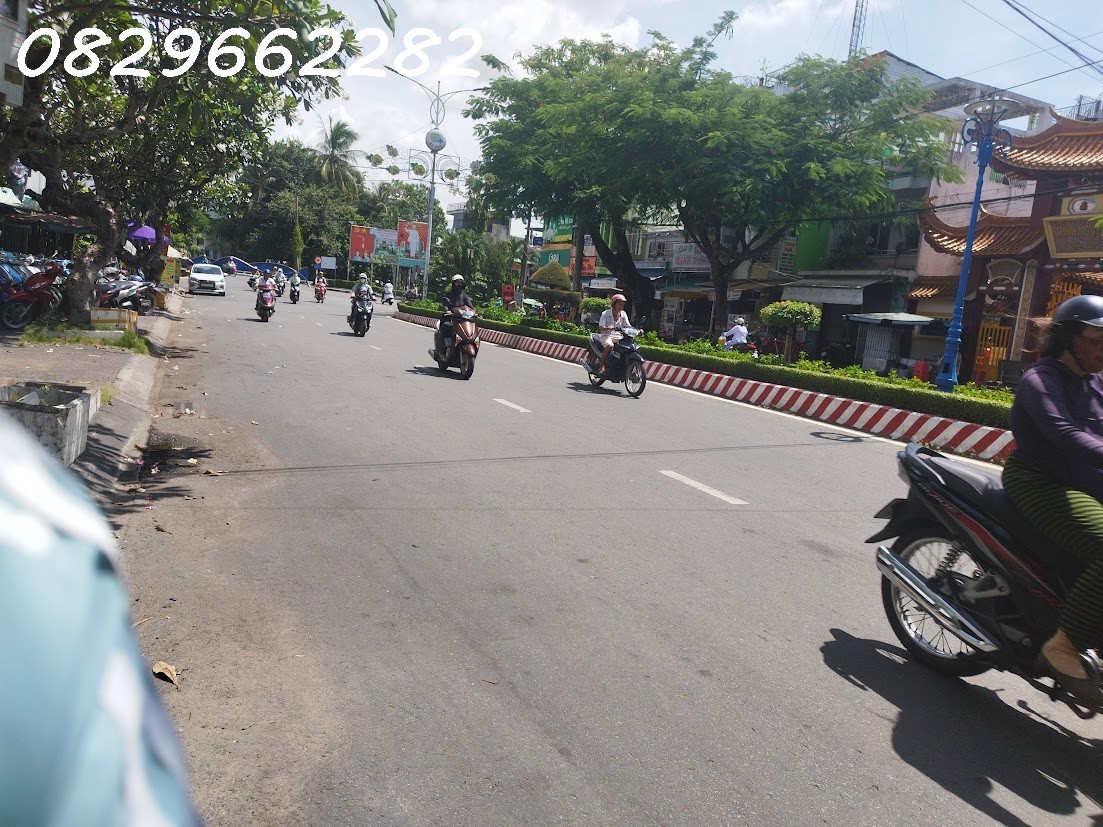 Bán nhà mặt tiền đường Hùng Vương Sa Đéc Đồng Tháp, 1 trệt 2 lầu, sổ hồng chính chủ